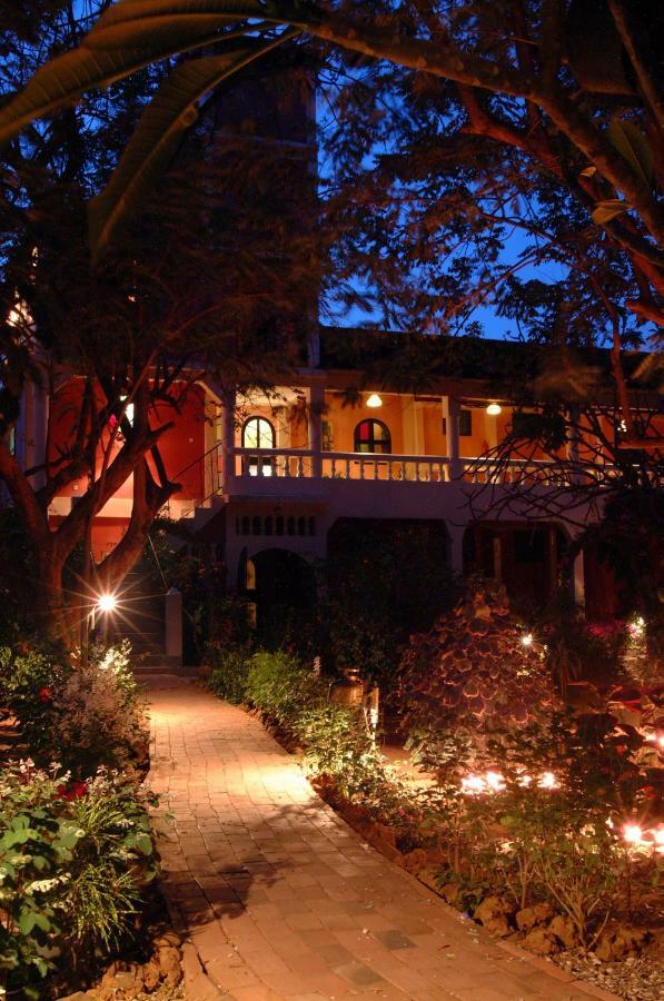 Ngala Lodge Fajara Esterno foto